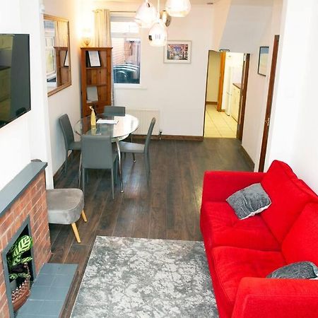 Cheerful 2 Bedroom House In The Heart Of Belfast Exterior photo
